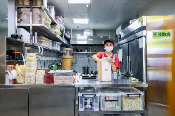 扬帆证券 美团重磅推出“浣熊食堂”，用户可实时“云监工”外卖全流程